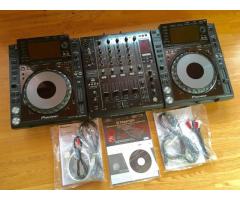 Pioneer DJ CDJ-2000 Nexus Set: 2x CDJ-2000 Nexus, 1x DJM-900-NXS, 1x HDJ